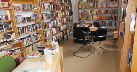 Innenansicht der Bücherei in Doberschau